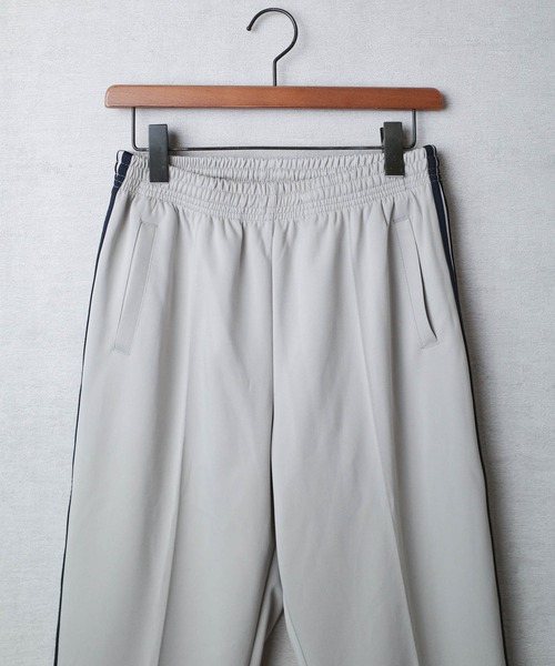 United Athle(ユナイテッドアスレ)の「【CBT1】【United Athle】7.0オンス スムース トラック パンツ 1902(その他パンツ・レディース・ブラック×ホワイト/サンドベージュ/ブラック×ゴールド/ライトグレー/サックスブルー・LARGE/SMALL/MEDIUM)」の10枚目の写真