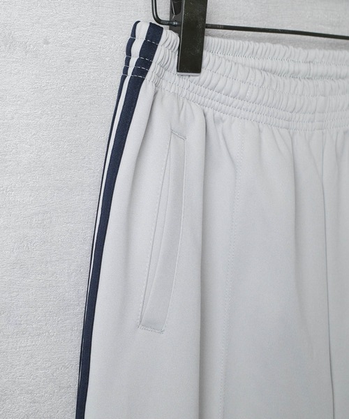 United Athle(ユナイテッドアスレ)の「【CBT1】【United Athle】7.0オンス スムース トラック パンツ 1902(その他パンツ・レディース・ブラック×ホワイト/サンドベージュ/ブラック×ゴールド/ライトグレー/サックスブルー・LARGE/SMALL/MEDIUM)」の11枚目の写真