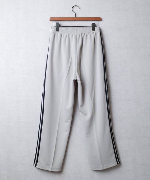 United Athle(ユナイテッドアスレ)の「【CBT1】【United Athle】7.0オンス スムース トラック パンツ 1902(その他パンツ・レディース・ブラック×ホワイト/サンドベージュ/ブラック×ゴールド/ライトグレー/サックスブルー・LARGE/SMALL/MEDIUM)」の12枚目の写真
