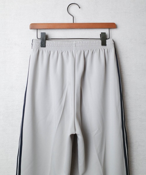 United Athle(ユナイテッドアスレ)の「【CBT1】【United Athle】7.0オンス スムース トラック パンツ 1902(その他パンツ・レディース・ブラック×ホワイト/サンドベージュ/ブラック×ゴールド/ライトグレー/サックスブルー・LARGE/SMALL/MEDIUM)」の13枚目の写真