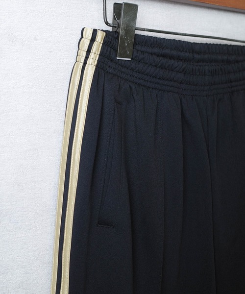 United Athle(ユナイテッドアスレ)の「【CBT1】【United Athle】7.0オンス スムース トラック パンツ 1902(その他パンツ・レディース・ブラック×ホワイト/サンドベージュ/ブラック×ゴールド/ライトグレー/サックスブルー・LARGE/SMALL/MEDIUM)」の19枚目の写真