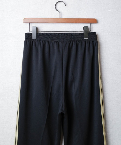 United Athle(ユナイテッドアスレ)の「【CBT1】【United Athle】7.0オンス スムース トラック パンツ 1902(その他パンツ・レディース・ブラック×ホワイト/サンドベージュ/ブラック×ゴールド/ライトグレー/サックスブルー・LARGE/SMALL/MEDIUM)」の21枚目の写真