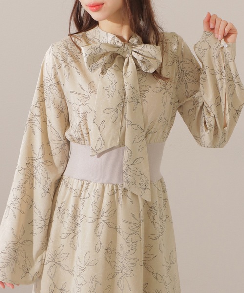 Lace Ladies(レースレディース)の「バック ギャザー ボウタイ付き 花柄 マキシ ワンピース(ワンピース・レディース・ベージュ/アイボリー/ブラック・FREE/S)」の1枚目の写真