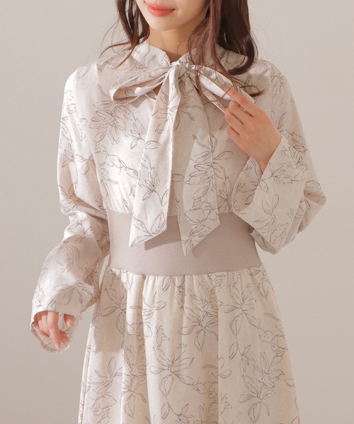 Lace Ladies(レースレディース)の「バック ギャザー ボウタイ付き 花柄 マキシ ワンピース(ワンピース・レディース・ベージュ/アイボリー/ブラック・FREE/S)」の2枚目の写真