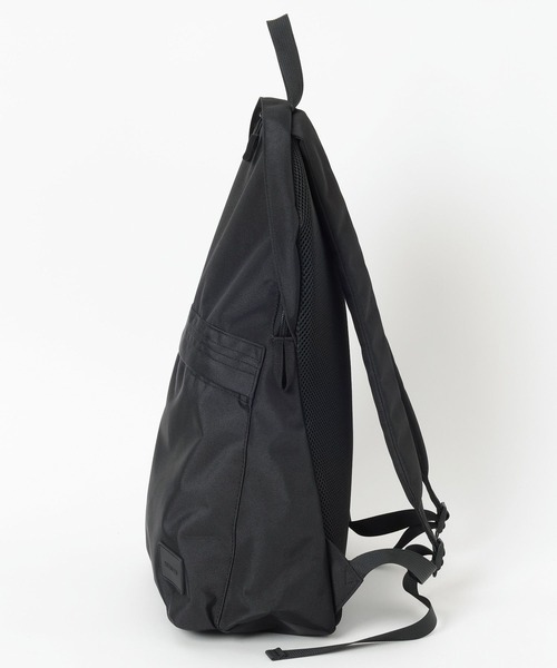 HEREIAM(ヘレイアム)の「【HEREIAM】撥水/トライアングルキャリーデイパック(バックパック/リュック・レディース・ブラック/ベージュ系・FREE)」の12枚目の写真