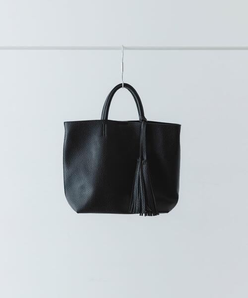 RODE SKO（ロデスコ）の「タッセル軽量2WAYシンプルトートバッグ（トートバッグ・レディース・ブラック/グレー系その他/ピンク系その他/ホワイト系その他/ベージュ系その他・ONE）」の2枚目の写真