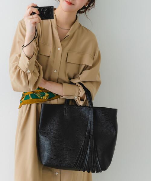 RODE SKO（ロデスコ）の「タッセル軽量2WAYシンプルトートバッグ（トートバッグ・レディース・ブラック/グレー系その他/ピンク系その他/ホワイト系その他/ベージュ系その他・ONE）」の20枚目の写真