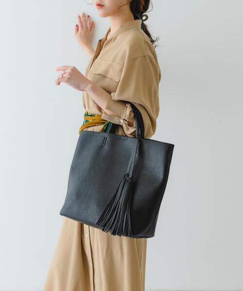 RODE SKO（ロデスコ）の「タッセル軽量2WAYシンプルトートバッグ（トートバッグ・レディース・ブラック/グレー系その他/ピンク系その他/ホワイト系その他/ベージュ系その他・ONE）」の21枚目の写真