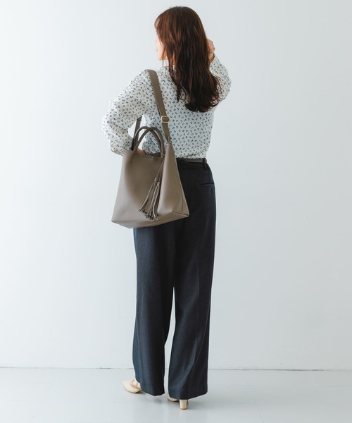 RODE SKO（ロデスコ）の「タッセル軽量2WAYシンプルトートバッグ（トートバッグ・レディース・ブラック/グレー系その他/ピンク系その他/ホワイト系その他/ベージュ系その他・ONE）」の14枚目の写真