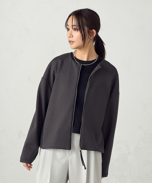 COMME CA ISM（コムサイズム）の「ふわ軽 ニュアンス ジップブルゾン（ブルゾン・レディース・チャコール/グレイッシュベージュ・MEDIUM/LARGE）」の12枚目の写真