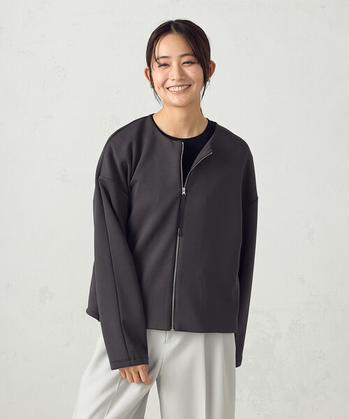 COMME CA ISM（コムサイズム）の「ふわ軽 ニュアンス ジップブルゾン（ブルゾン・レディース・チャコール/グレイッシュベージュ・MEDIUM/LARGE）」の14枚目の写真