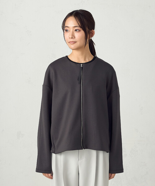 COMME CA ISM（コムサイズム）の「ふわ軽 ニュアンス ジップブルゾン（ブルゾン・レディース・チャコール/グレイッシュベージュ・MEDIUM/LARGE）」の18枚目の写真