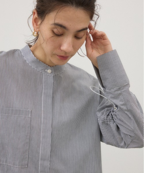 crie conforto（クリーコンフォルト）の「シャーリングスリーブシャツ 長袖 / 秋服 / 冬服（シャツ/ブラウス・レディース・ホワイト/ブルー系その他/ブラック系その他・FREE）」の3枚目の写真