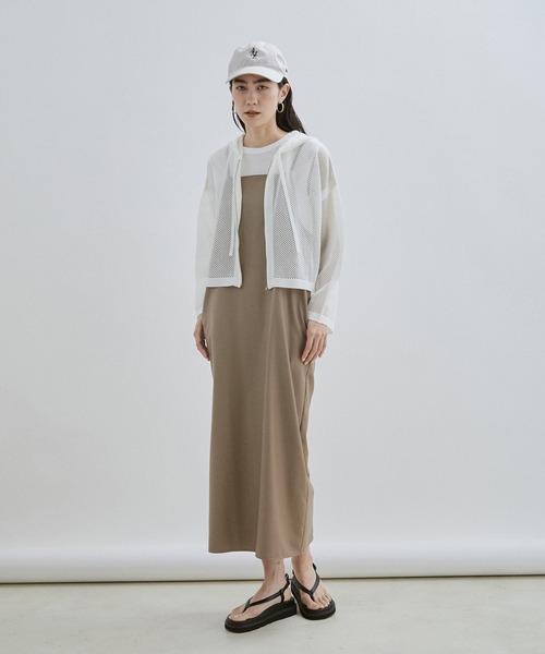 SALON adam et rope'（サロン アダム エ ロペ）の「【ZOZOTOWN限定】ストレートキャミワンピース（ワンピース・レディース・ブラック/ダークカーキ・マルチサイズ）」の3枚目の写真