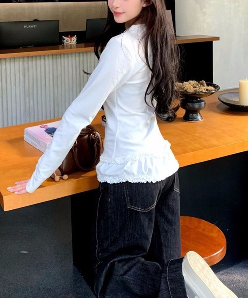 MILAE(ミレ)の「裾フリルギャザー長袖トップス(Tシャツ/カットソー・レディース・グレー/ホワイト・L/M)」の6枚目の写真