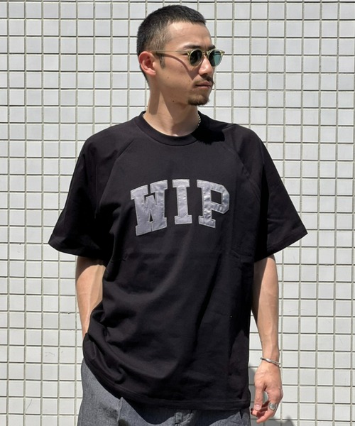 Carhartt WIP(カーハートダブリューアイピー)の「【Carhartt WIP】S/S WIP T-SHIRT ダブルアイピーティーシャツ(Tシャツ/カットソー・メンズ・ブラック/ホワイト・X-LARGE/LARGE/MEDIUM)」の1枚目の写真