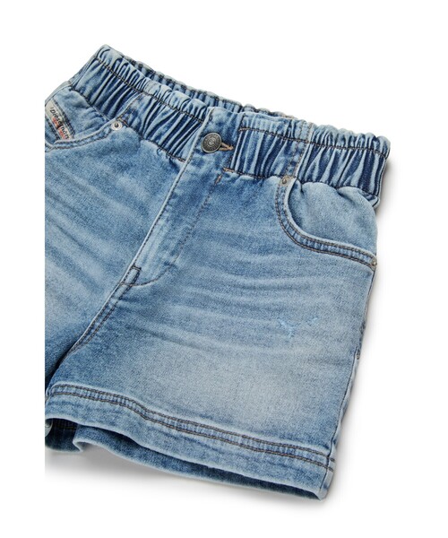 DIESEL（ディーゼル）の「キッズ ショート ジョグジーンズ PAMLIX JJJ（デニムパンツ・キッズ・ライトインディゴブルー・12Y/14Y/10Y/4Y/6Y/8Y）」の3枚目の写真