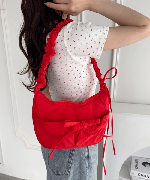 Loueme（ルエム）の「【500mlボトル対応】リボンギャザーショルダーバッグ（ボストンバッグ・レディース・ホワイト/レッド/ブラック・FREE）」の16枚目の写真