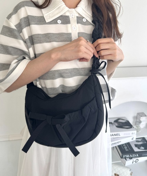Loueme（ルエム）の「【500mlボトル対応】リボンギャザーショルダーバッグ（ボストンバッグ・レディース・ホワイト/レッド/ブラック・FREE）」の7枚目の写真
