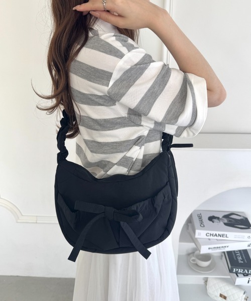Loueme（ルエム）の「【500mlボトル対応】リボンギャザーショルダーバッグ（ボストンバッグ・レディース・ホワイト/レッド/ブラック・FREE）」の9枚目の写真
