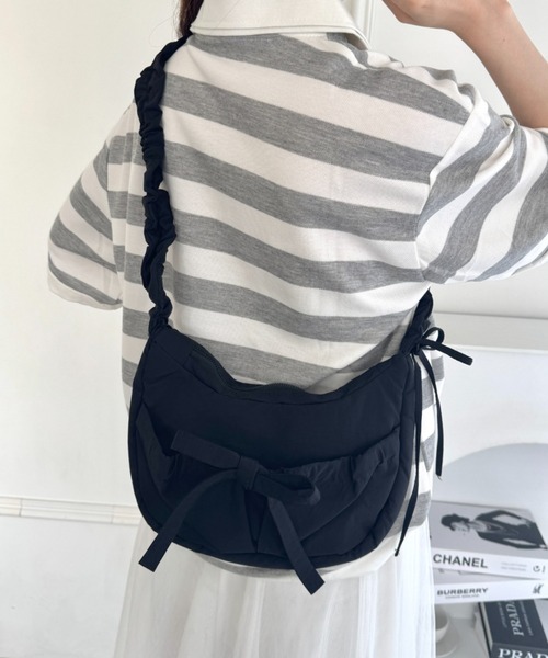 Loueme（ルエム）の「【500mlボトル対応】リボンギャザーショルダーバッグ（ボストンバッグ・レディース・ホワイト/レッド/ブラック・FREE）」の8枚目の写真