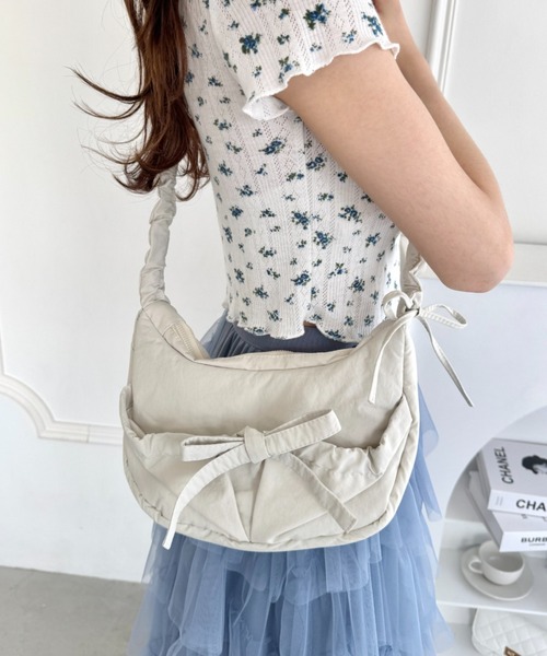 Loueme（ルエム）の「【500mlボトル対応】リボンギャザーショルダーバッグ（ボストンバッグ・レディース・ホワイト/レッド/ブラック・FREE）」の12枚目の写真