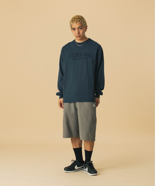 XLARGE（エクストララージ）の「PIGMENT DYED OLD ENGLISH LOGO L/S TEE（Tシャツ/カットソー・メンズ・ブラック/ブラウン/ネイビー・XL/L/M/S）」の5枚目の写真