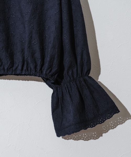 flower（フラワー）の「ブルームカットワークブラウス（シャツ/ブラウス・レディース・ホワイト/ネイビー・FREE）」の8枚目の写真