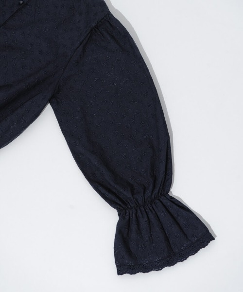 flower（フラワー）の「ブルームカットワークブラウス（シャツ/ブラウス・レディース・ホワイト/ネイビー・FREE）」の7枚目の写真