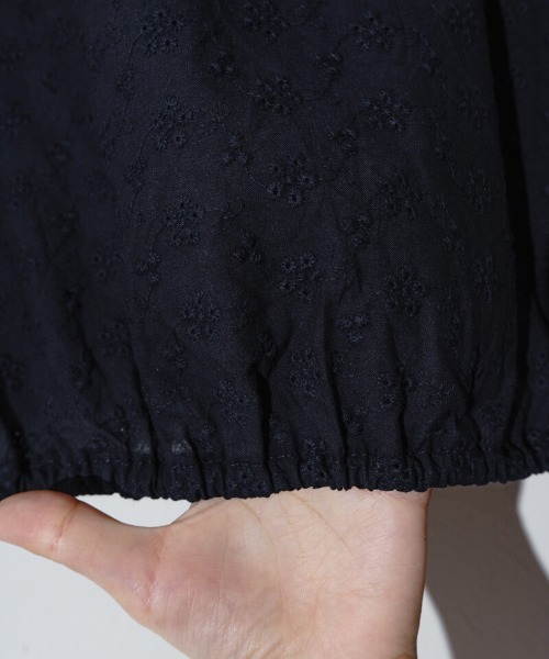 flower（フラワー）の「ブルームカットワークブラウス（シャツ/ブラウス・レディース・ホワイト/ネイビー・FREE）」の6枚目の写真