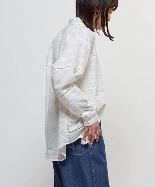 CONVERSE TOKYO(コンバーストウキョウ)の「LACE CAMBRIC PATCHWORK SHIRT(シャツ/ブラウス・レディース・ホワイト/サックスブルー/ブラック・SMALL/MEDIUM)」の7枚目の写真