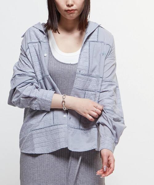CONVERSE TOKYO(コンバーストウキョウ)の「LACE CAMBRIC PATCHWORK SHIRT(シャツ/ブラウス・レディース・ホワイト/サックスブルー/ブラック・SMALL/MEDIUM)」の17枚目の写真