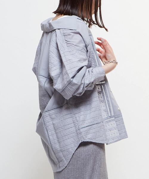CONVERSE TOKYO(コンバーストウキョウ)の「LACE CAMBRIC PATCHWORK SHIRT(シャツ/ブラウス・レディース・ホワイト/サックスブルー/ブラック・SMALL/MEDIUM)」の18枚目の写真