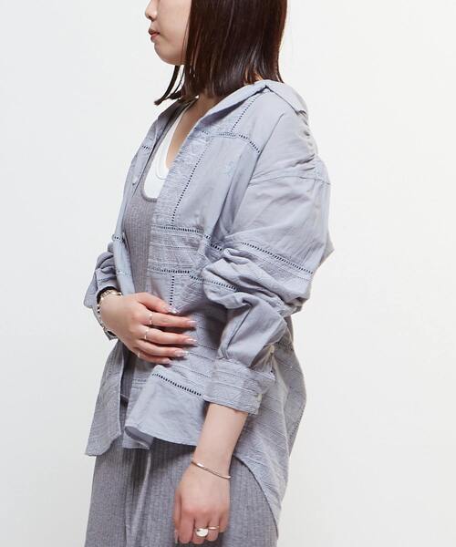 CONVERSE TOKYO(コンバーストウキョウ)の「LACE CAMBRIC PATCHWORK SHIRT(シャツ/ブラウス・レディース・ホワイト/サックスブルー/ブラック・SMALL/MEDIUM)」の19枚目の写真