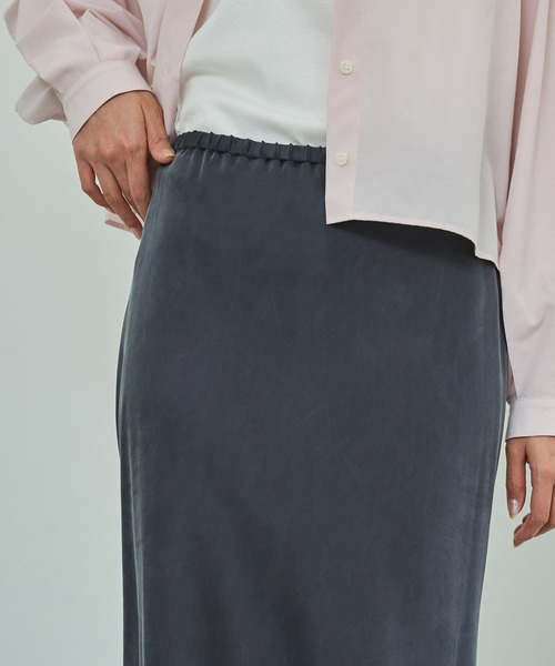 ROPE'（ロペ）の「【WEB・一部店舗限定】フィブリルサテンマーメイドスカート【セットアップ対応】/洗える（スカート・レディース・ベージュ系その他/チャコールグレー・36/38/40）」の16枚目の写真