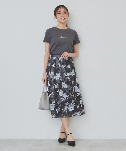【新品】Tシャツ　グレー　ワンポイント　ロゴ セール】ワンポイントメタリックロゴ Tシャツ（Tシャツ
