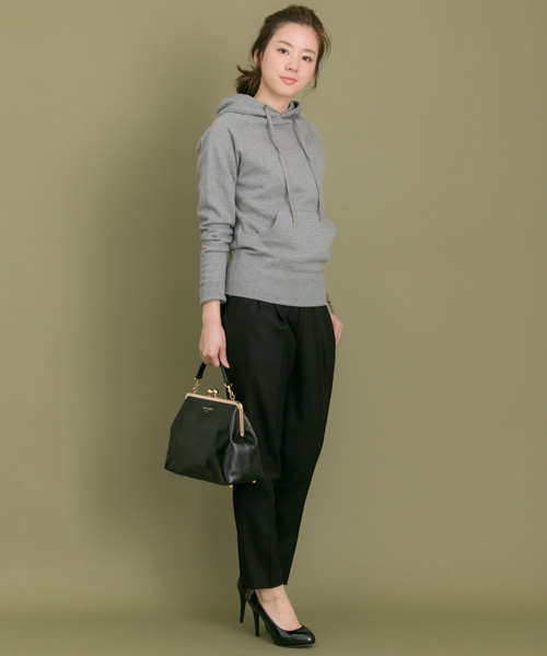 URBAN RESEARCH(アーバンリサーチ)の「UR ウールサキソニータックパンツ(その他パンツ・レディース・ベージュ/ブラック/ライトグレー・36/38)」の4枚目の写真