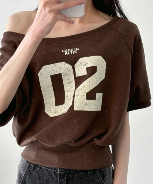VIVID LADY(ビビッドレディー)の「ボートネック オフショルダー 2way 半袖 Tシャツ(Tシャツ/カットソー・レディース・ブラック/ライトグレー/ブラウン/オートミール・FREE)」の6枚目の写真