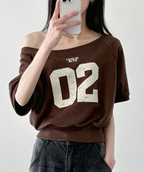 VIVID LADY(ビビッドレディー)の「ボートネック オフショルダー 2way 半袖 Tシャツ(Tシャツ/カットソー・レディース・ブラック/ライトグレー/ブラウン/オートミール・FREE)」の7枚目の写真