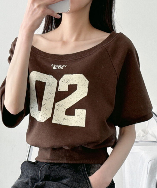 VIVID LADY(ビビッドレディー)の「ボートネック オフショルダー 2way 半袖 Tシャツ(Tシャツ/カットソー・レディース・ブラック/ライトグレー/ブラウン/オートミール・FREE)」の9枚目の写真
