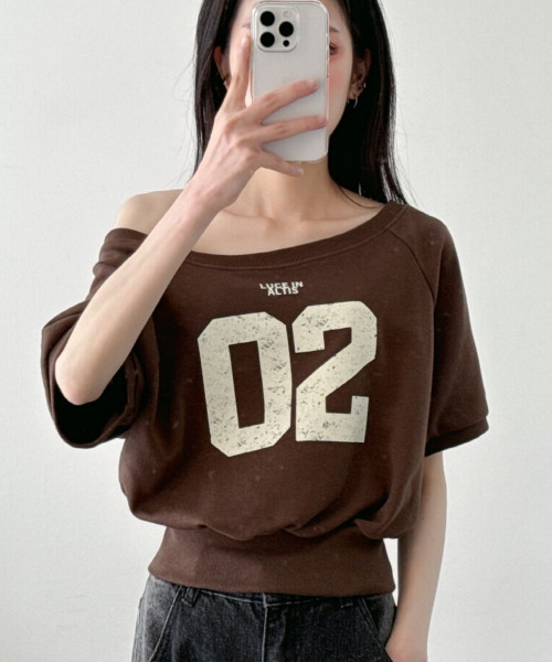 VIVID LADY(ビビッドレディー)の「ボートネック オフショルダー 2way 半袖 Tシャツ(Tシャツ/カットソー・レディース・ブラック/ライトグレー/ブラウン/オートミール・FREE)」の10枚目の写真