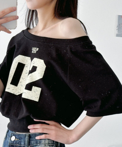 VIVID LADY(ビビッドレディー)の「ボートネック オフショルダー 2way 半袖 Tシャツ(Tシャツ/カットソー・レディース・ブラック/ライトグレー/ブラウン/オートミール・FREE)」の20枚目の写真
