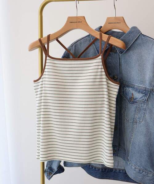 AMERICAN HOLIC(アメリカンホリック)の「カップ付きバッククロスボーダーキャミソール(キャミソール・レディース・ブルー/ブラック/ブラウン・M/L)」の4枚目の写真
