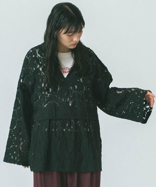 ROSE BUD(ローズバッド)の「LACE HOODIE(シャツ/ブラウス・レディース・ブラック/ホワイト・ONE SIZE)」の1枚目の写真