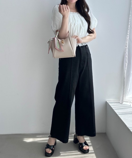 MISCH MASCH(ミッシュマッシュ)の「ワイドレッグデニムパンツ(デニムパンツ・レディース・ネイビー/ブラック・マルチサイズ)」の2枚目の写真