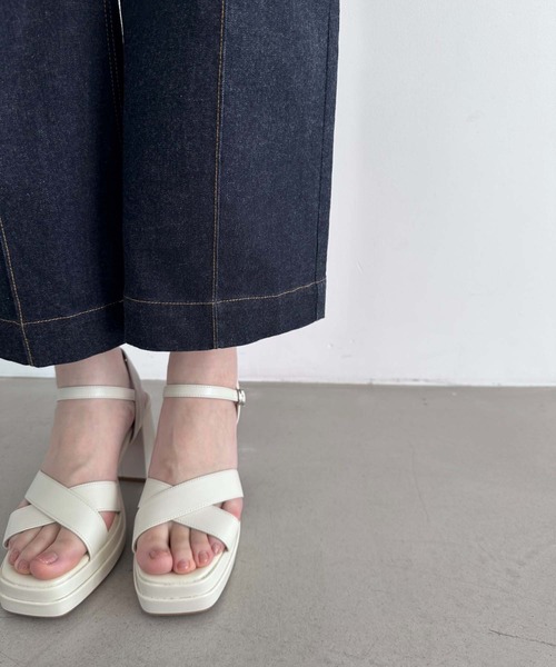 MISCH MASCH(ミッシュマッシュ)の「ワイドレッグデニムパンツ(デニムパンツ・レディース・ネイビー/ブラック・マルチサイズ)」の7枚目の写真