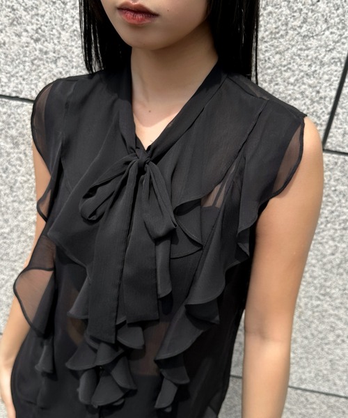 LVEU.(ラブユ.)の「【LVEU.】ノースリーブシアーラッフルブラウス / トップス シャツ ノースリーブ ノースリ シフォン フリル ボウタイ シアー ブラック ZOZOTOWN限定(Tシャツ/カットソー・レディース・ブラック・FREE)」の8枚目の写真