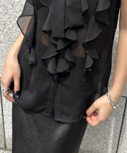 LVEU.(ラブユ.)の「【LVEU.】ノースリーブシアーラッフルブラウス / トップス シャツ ノースリーブ ノースリ シフォン フリル ボウタイ シアー ブラック ZOZOTOWN限定(Tシャツ/カットソー・レディース・ブラック・FREE)」の7枚目の写真