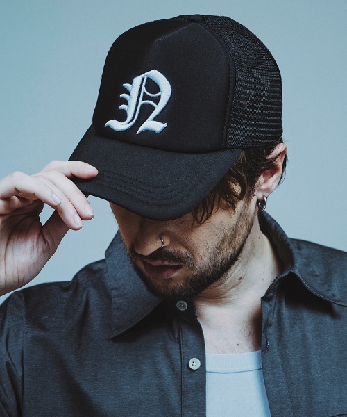 NO ID.（ノーアイディ）の「mko12909-ｲﾆｼｬﾙｴﾝﾌﾞﾛｲﾀﾞﾘｰCAP（キャップ・メンズ・ブラック/ホワイト・ONE SIZE）」の5枚目の写真