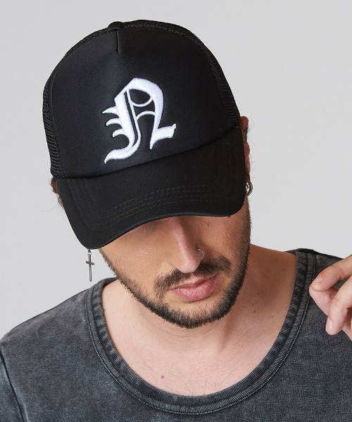 NO ID.（ノーアイディ）の「mko12909-ｲﾆｼｬﾙｴﾝﾌﾞﾛｲﾀﾞﾘｰCAP（キャップ・メンズ・ブラック/ホワイト・ONE SIZE）」の18枚目の写真